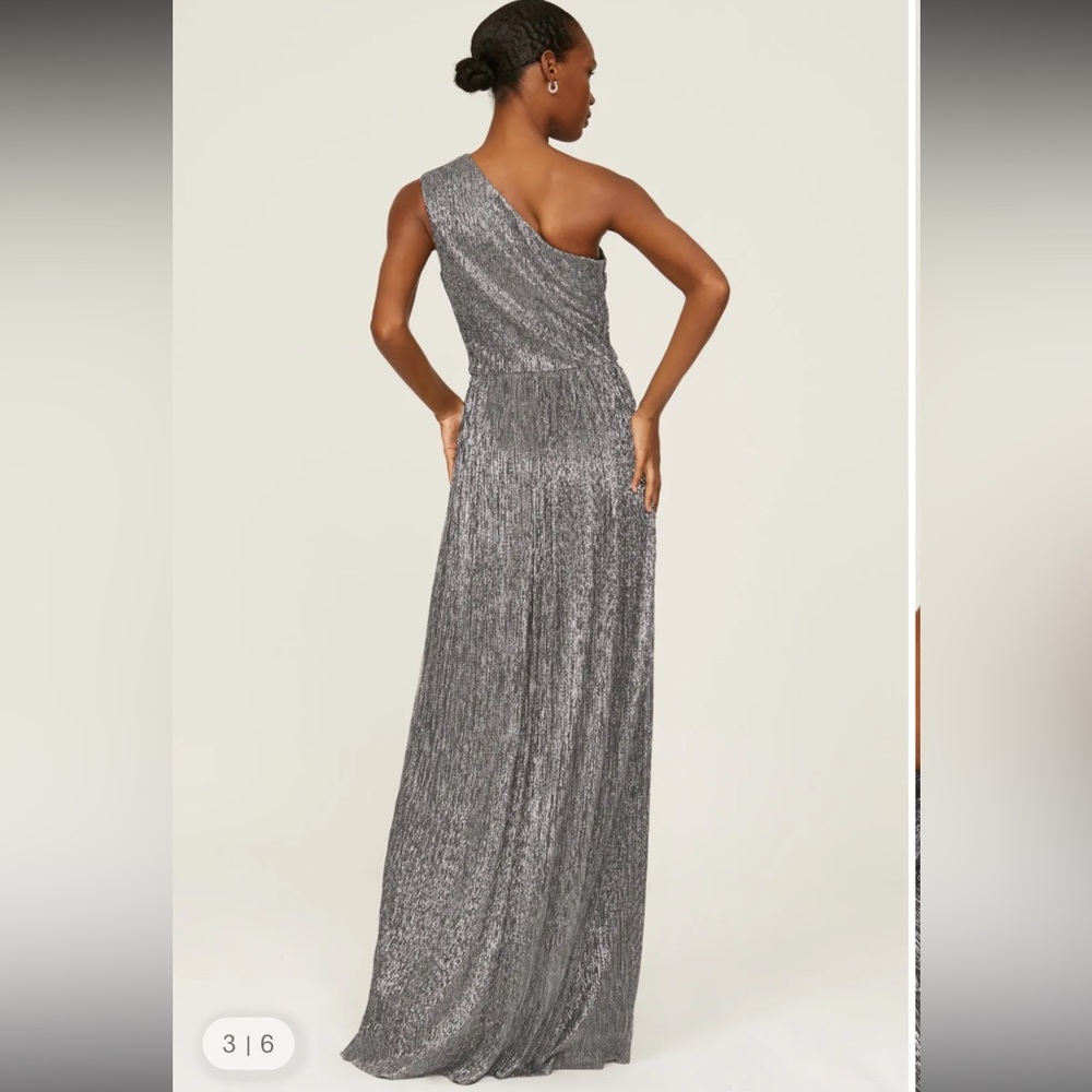 Dress The Population 
Kienna Gown - Picture 3 of 11